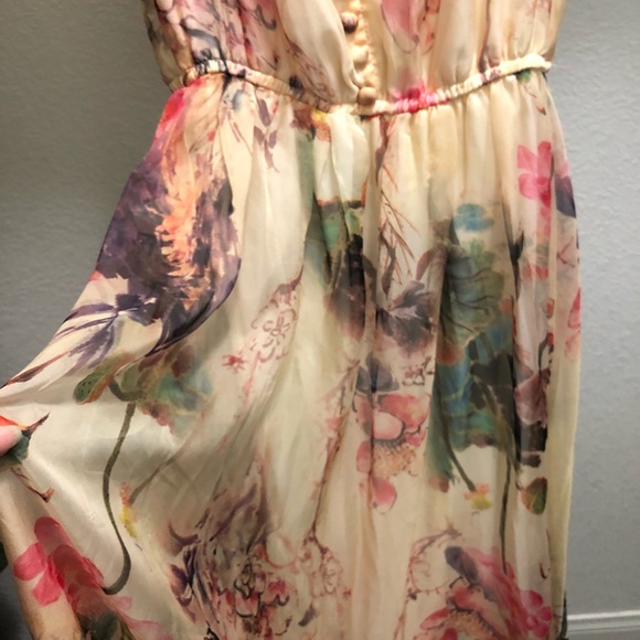 Beautiful Flowy Maxi Dress - Picture 3 of 5